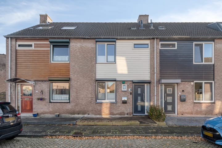 P. van Anrooystraat 14 in Spijkenisse foto