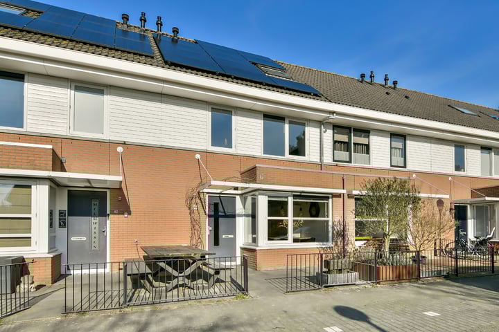 Paganiniplantsoen 44 in Nieuw-Vennep foto