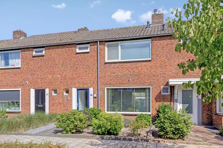 Paganinistraat 19 in Hengelo foto