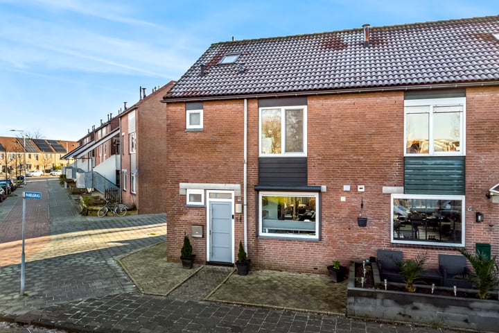 Parelgras 1 in Spijkenisse foto