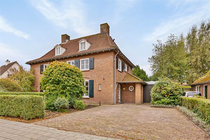 Parklaan 38 in Roosendaal foto