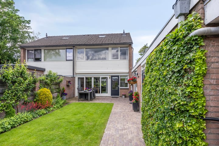 Parkstraat 42 in Emmen foto