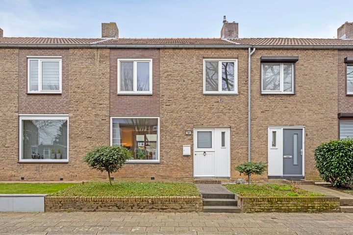 Past Daemenstraat 10 in Elsloo foto