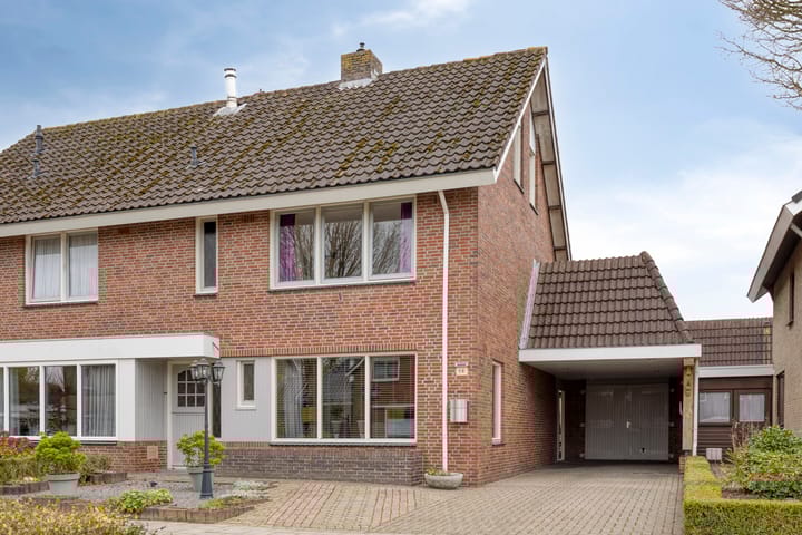 Pastoor Brandtsstraat 10 in Lattrop-Breklenkamp foto