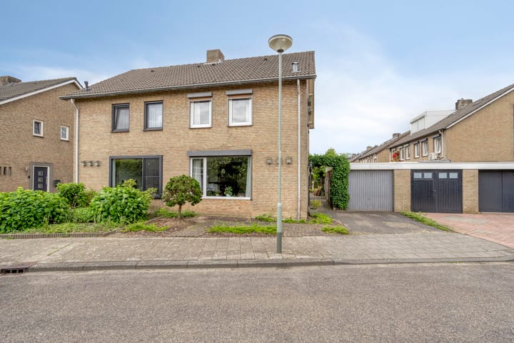Pastoor Cloquetstraat 2 in Swalmen foto