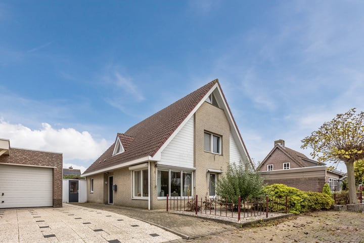 Pastoor Ermenstraat 1 in Steenbergen foto