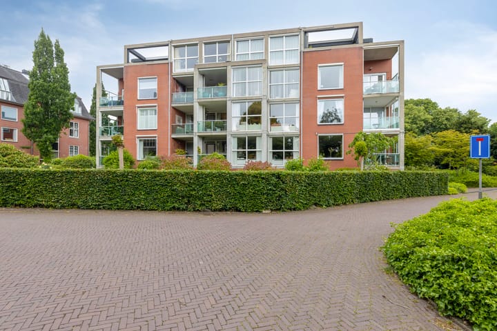 Pastoor Hendrikspark 11 in Laren foto