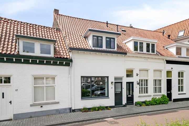 Pastoor Lancrietstraat 19 in Bergen op Zoom foto