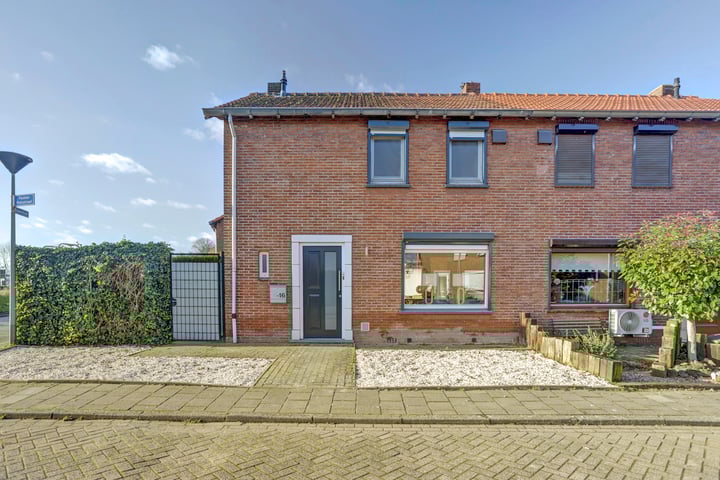 Pastoor Pielsstraat 16 in Roermond foto
