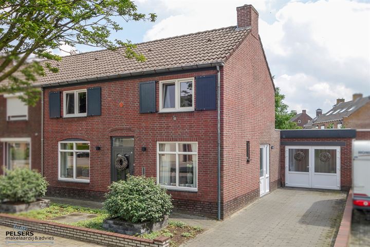 Pastoor Rijnderslaan 14 in Reuver foto