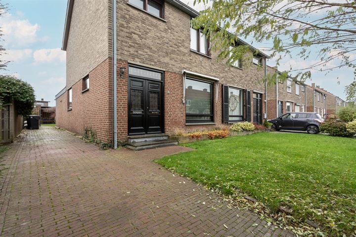 Pastoor Tijssenstraat 1 in Susteren foto