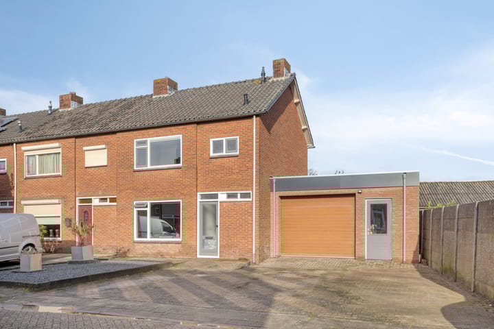 Pastoor van Angerenstraat 10a in Beek