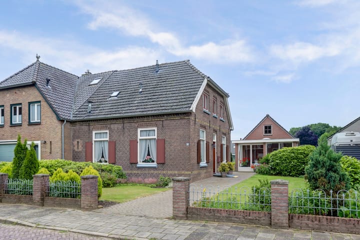 Pastoor van der Marckstraat 42 in Weurt