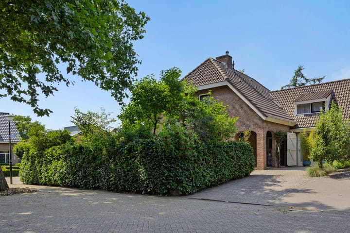 Pastoor van Ervenstraat 1 in Ommel