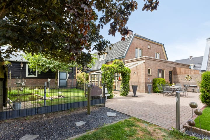 Pastoor van Laakstraat 6A in Lent