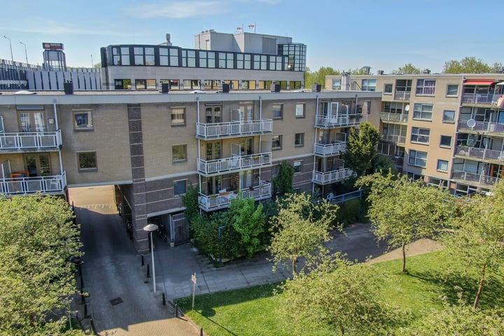 Pastoor van Nuenenhof 10 in Utrecht foto
