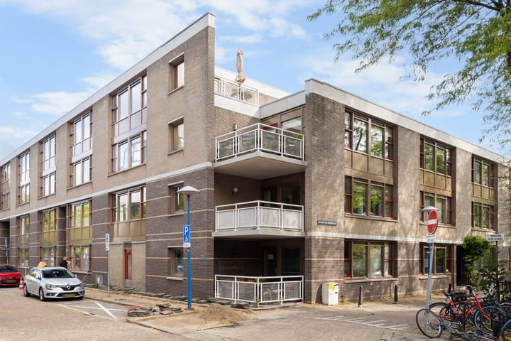 Pastoor van Nuenenstraat 8 in Utrecht foto
