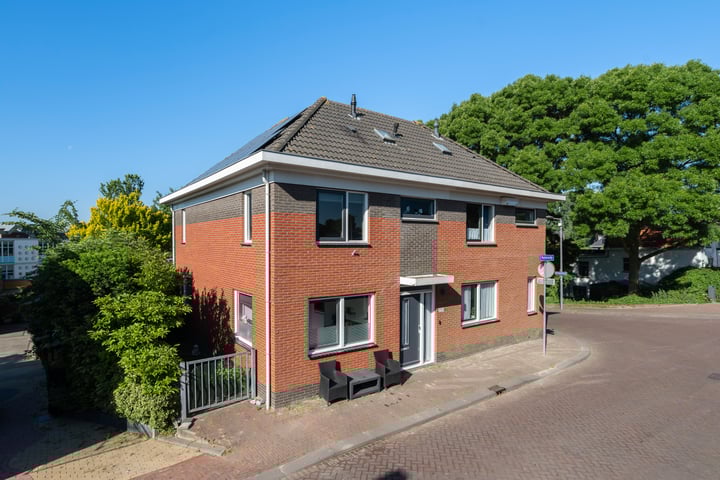 Pastoriedijk 230 in Pernis Rotterdam foto