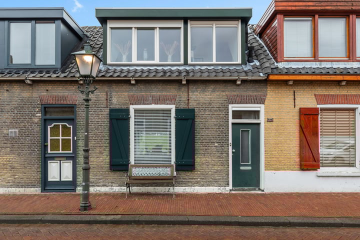 Pastoriedijk 407 in Pernis Rotterdam foto