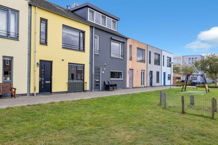 Paulus de boskabouterhof 10 in Almere foto