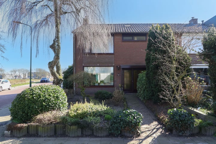 Paulus Potterstraat 1 in Bunschoten-Spakenburg foto