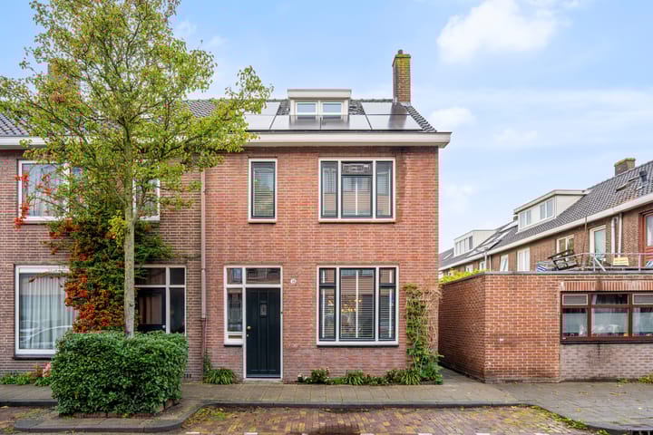 Paus Adriaanstraat 19 in Tilburg foto