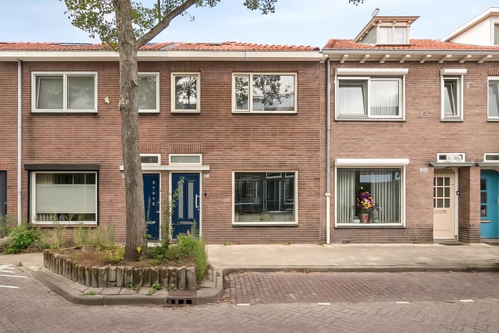 Paus Adriaanstraat 49 in Tilburg foto