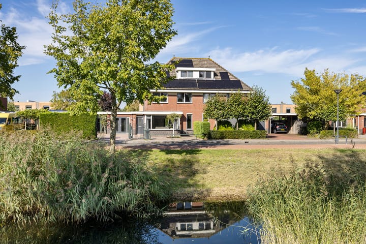 Pauwenburg 123 in Lelystad foto