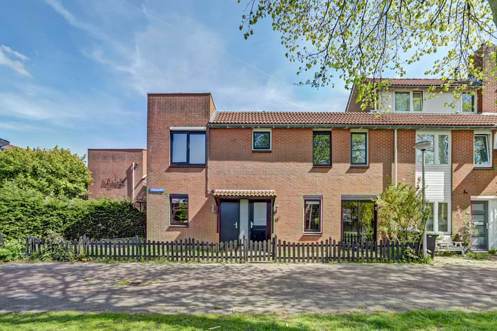 Perengaard 18 in Spijkenisse foto