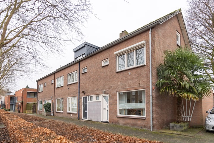 Perikweg 42 in Enschede foto