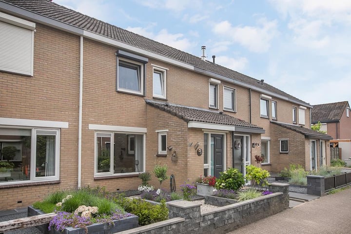 Petuniastraat 7 in Oldebroek foto
