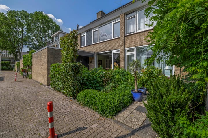 Peuleyen 128 in Waddinxveen foto
