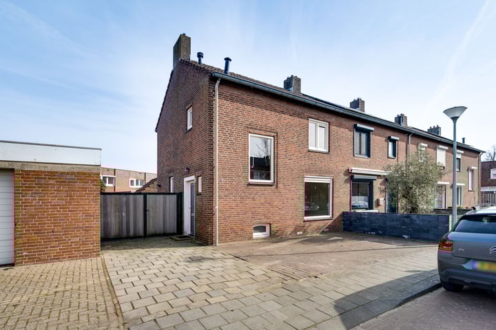 Piet Heinstraat 3 in Roermond foto