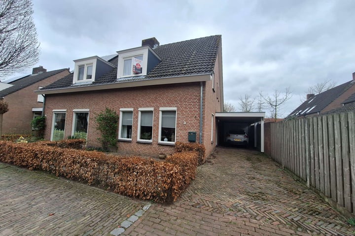 Piet Leermakersstraat 2 in Biest-Houtakker foto