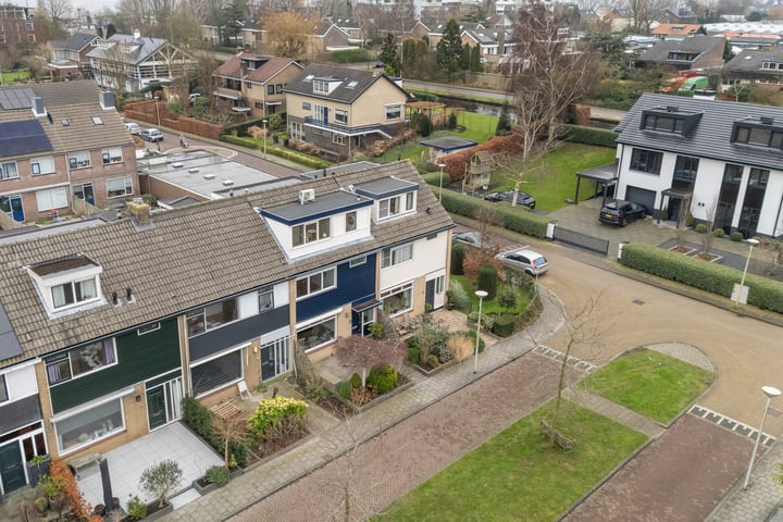 Foto van woning Piet van der Veldenstraat 4, Roelofarendsveen