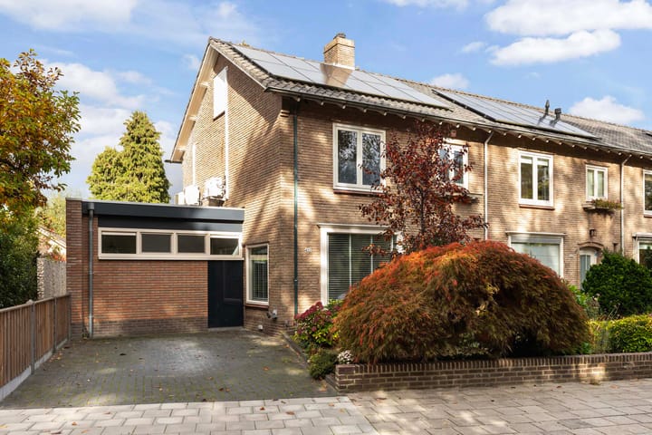 Pieter de Hoochlaan 122 in Apeldoorn