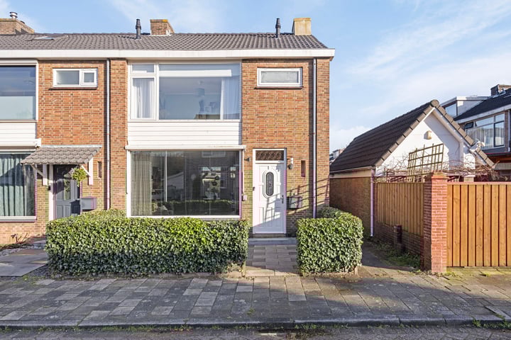 Pieter de Hooghstraat 2 in Spijkenisse foto