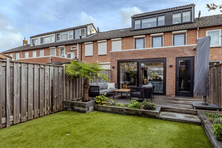 Pieter de Hooghstraat 42 in Hardinxveld-Giessendam foto