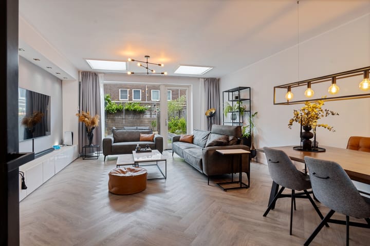Pieter van den Hoogenbandstraat 23 in Schiedam foto