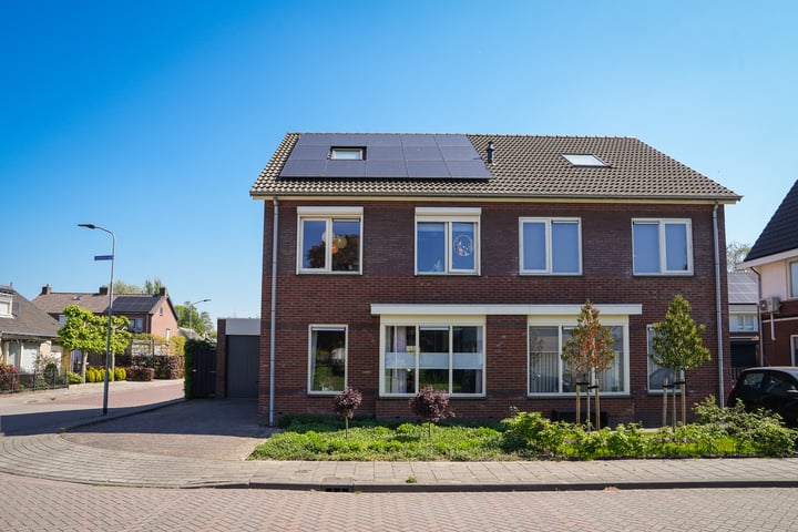 Pinksterbloemstraat 1 in Beneden-Leeuwen foto