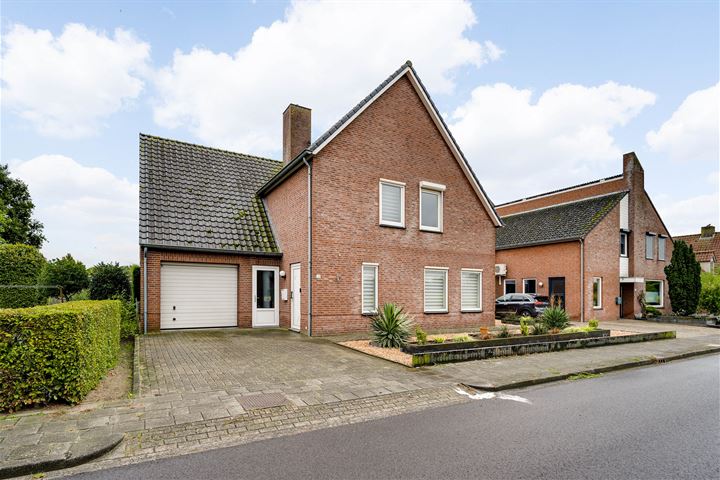 Pinxtenstraat 10 in Haler foto