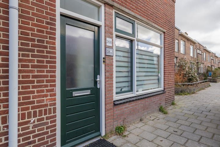 Pioenstraat 26A in Leiden foto