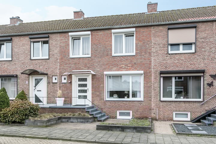 Pius XII-plein 24 in Hoensbroek foto