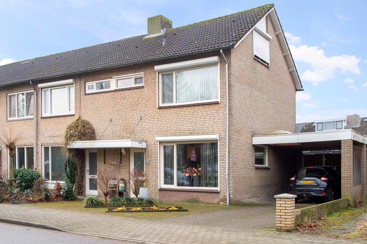 Planetenlaan 10 in Hapert foto