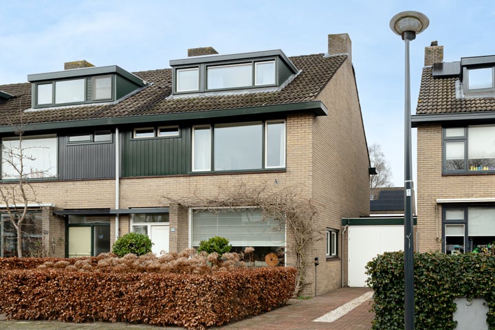 Plantsoen 60 in Prinsenbeek foto