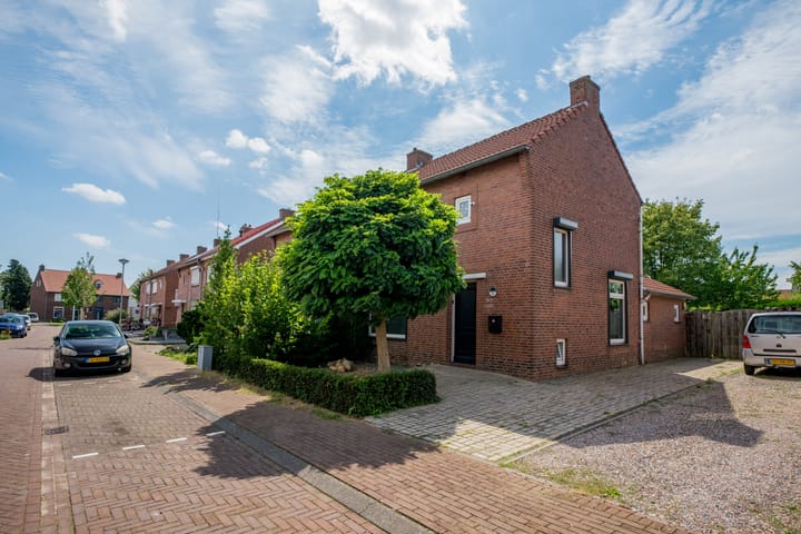 Plantsoenstraat 5 in Linne