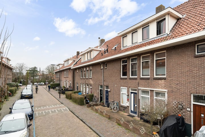 Plaspoelstraat 19 in Leidschendam foto