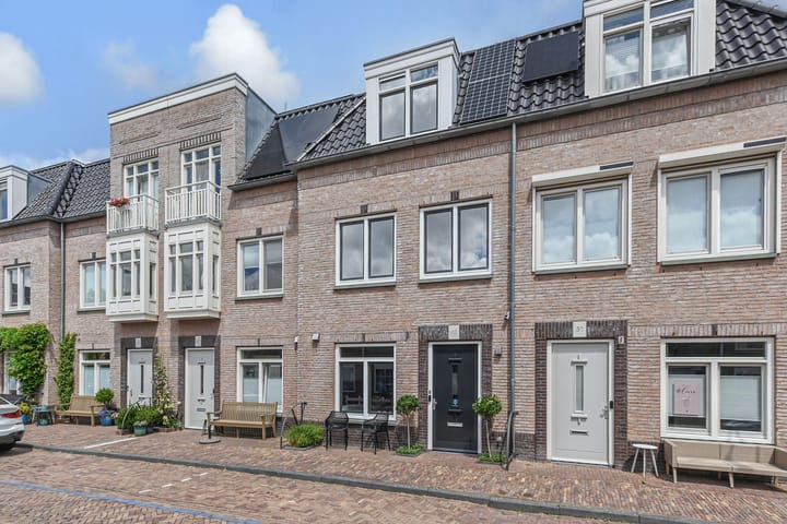 Plaspoelstraat 49 in Leidschendam