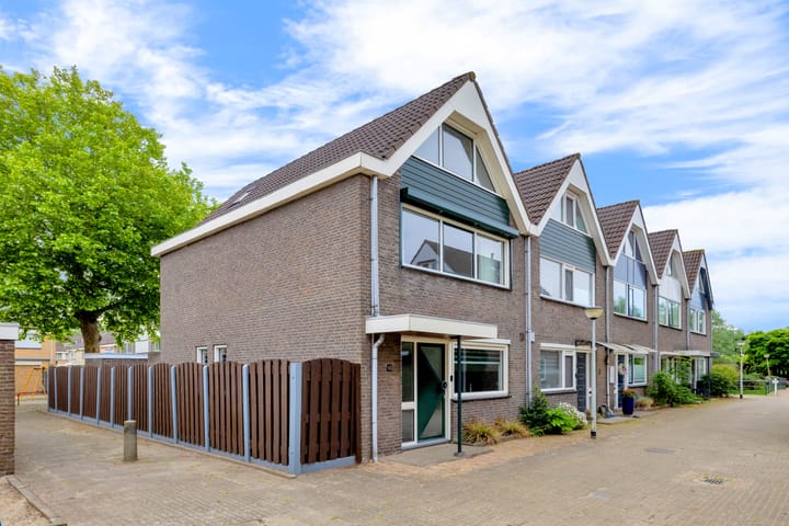Ploegschaar 10 in Hellevoetsluis foto
