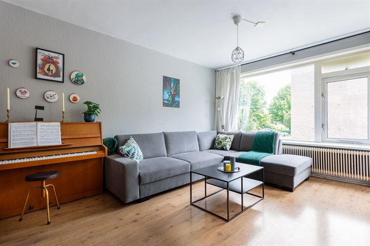 Plutolaan 102 in Groningen foto